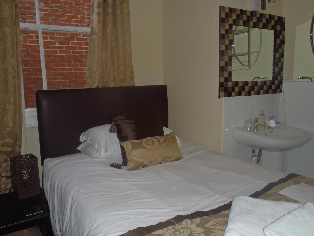Gillygate Guest house 4*