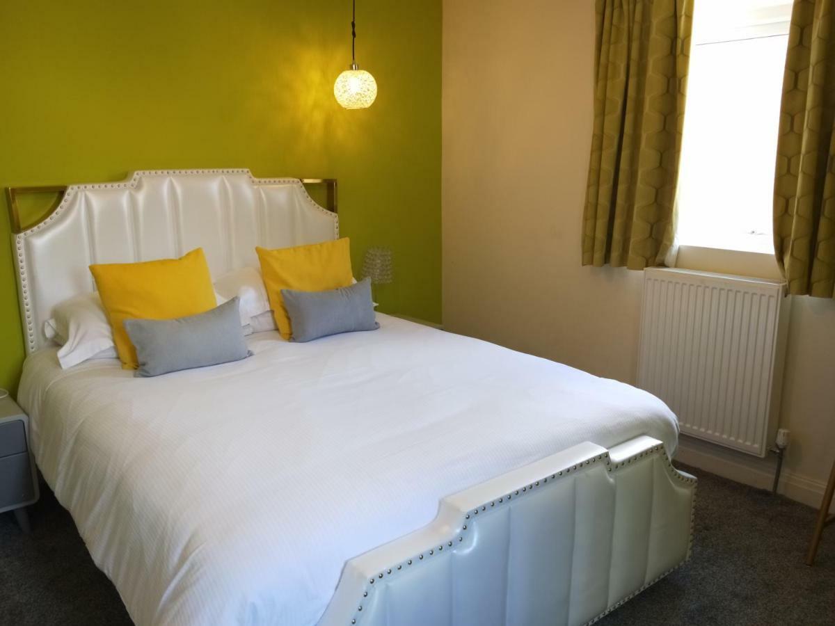 Gillygate 4*